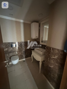 Spacious Apartment with Park View image 5