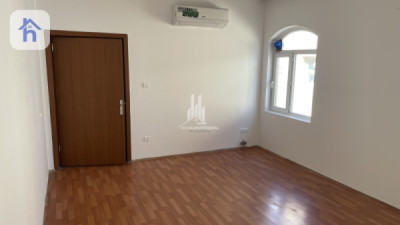 Spacious house in Italian Village 1 Image 17