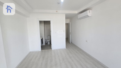 Luxurious 10th Floor Apartment Image 9