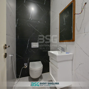 Luxurious Three Bedroom Apartment Image 12