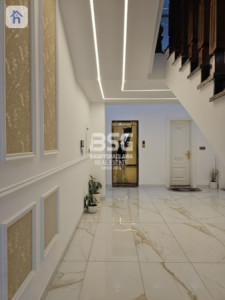 Luxury House with 6 Bedrooms Image 10
