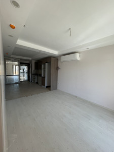 Modern One-Bedroom Apartment Image 6
