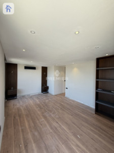 Luxurious 4-Bedroom Apartment with Stunning Views Image 13