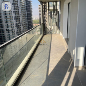 Modern Apartment image 2