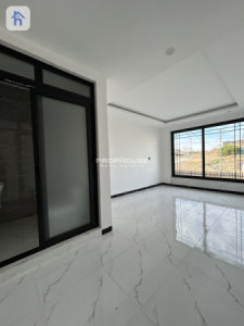 Family Home with 5 Bedrooms Resim 11