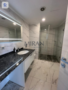 Modern one bedroom apartment Image 4