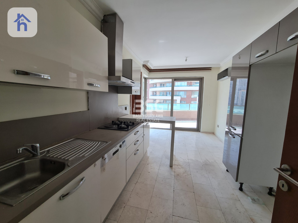 شوقە ڕوو لە باخچە