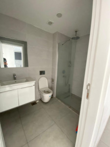 Modern 1 Bedroom Apartment image 4