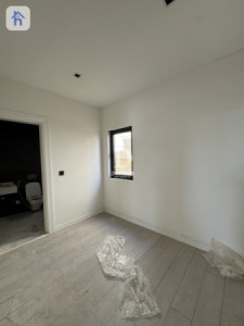 Spacious House with 5 bedrooms image 10