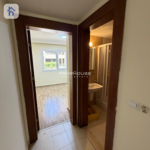 Spacious 3-Bedroom Apartment image 8