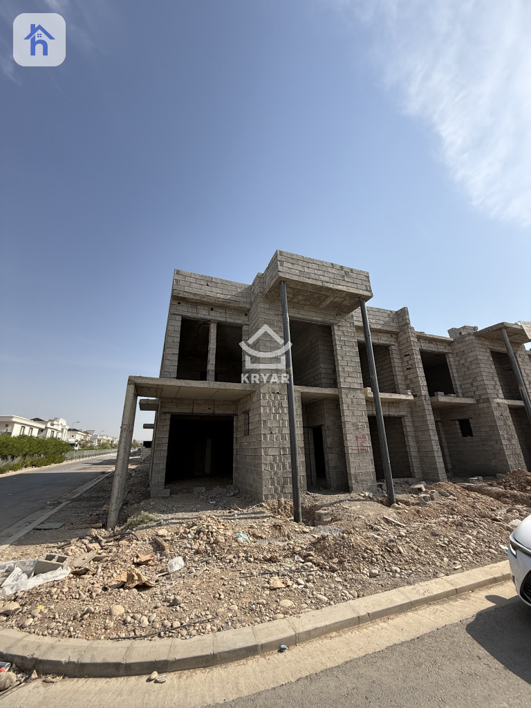 خانوویەکی فراوان بۆ فرۆشتن لە شاری هیوا