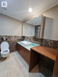 شوقەیەکی مۆدێرن بۆ ٣ ژووری نوستن لەگەڵ دیمەنی باخچە وێنە 4