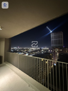 Luxurious Tower Apartment Image 6