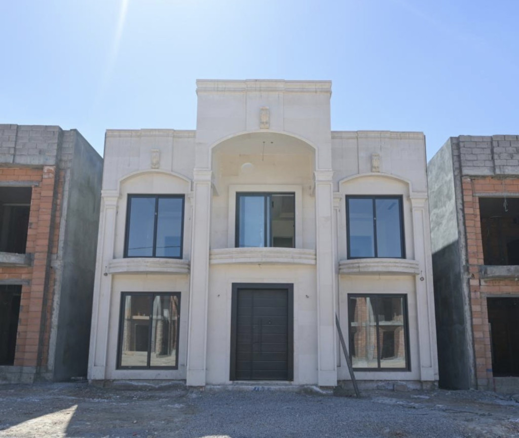 Elegant House with 4 Bedrooms