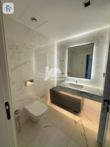 Modern 4 Bedroom Apartment, Spacious Living image 5