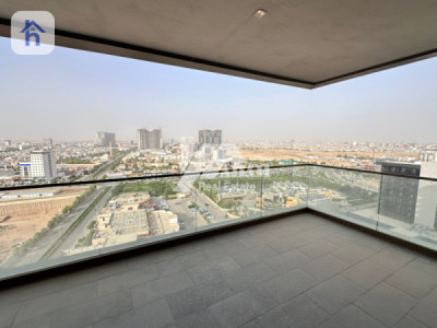 Spacious Apartment with Beautiful Views Image 14