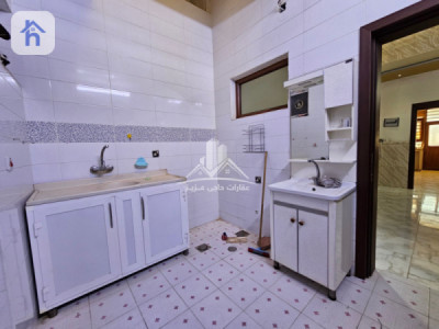 Modern 4 Bedroom House image 10