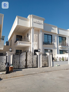 Cozy Home with 4 Bedrooms image 1