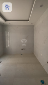 Spacious House with 4 Bedrooms Image 3