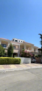 منزل عصري بـ 4 غرف نوم للبيع image 3