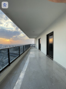 Spacious 3 Bedroom Apartment image 1