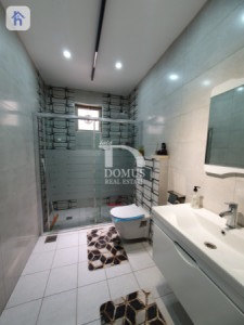 Elegant 5-Bedroom Villa Image 21