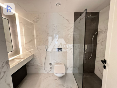 Luxurious 3 Bedroom Apartment in Prime Location Image 11