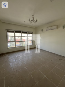 Spacious Villa with 4 Bedrooms Image 9