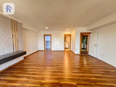 Luxurious Apartment in Prime Location image 2