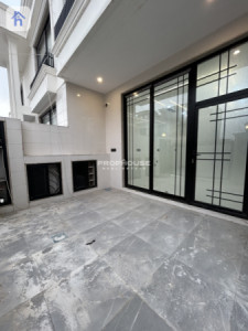 Modern Home with 4 Bedrooms image 2