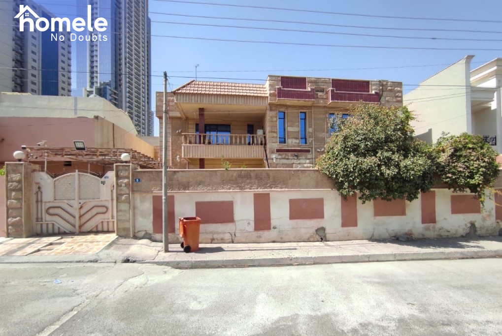 House (371m²)