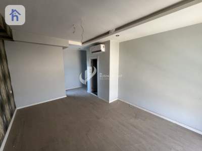 Luxurious Apartment in Prime Location Image 8