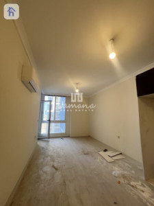 Spacious Apartment with Modern Design Image 3