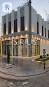 Modern Commercial Building with Multiple Rooms Resim 3