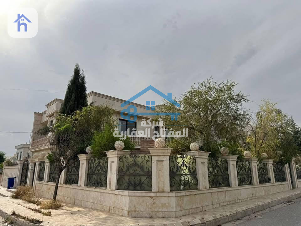 Spacious house with garden