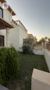 Spacious Family Home in American Village Resim 10