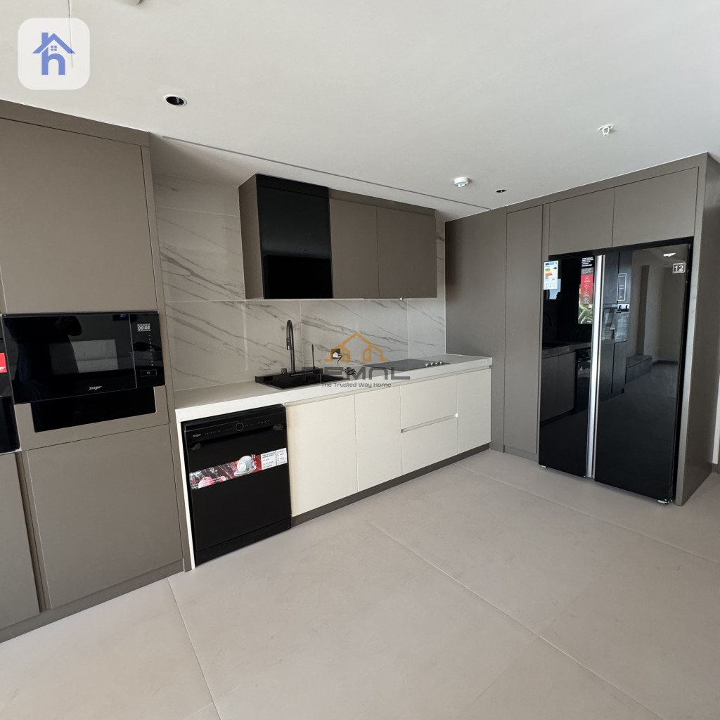 Modern Apartment in Cavalli Tower Image 2