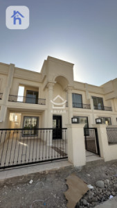 Spacious House with 4 Bedrooms image 1