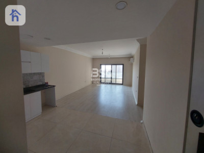 Modern apartment with spacious living areas Image 4