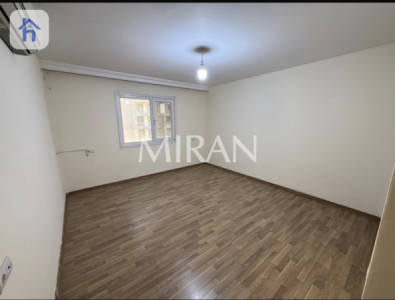 Modern 3-Bedroom Apartment image 4