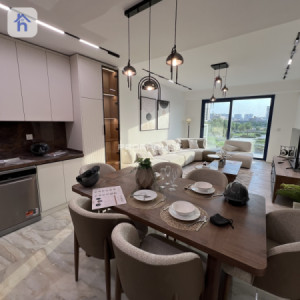 Luxurious Apartment in Prime Location image 3