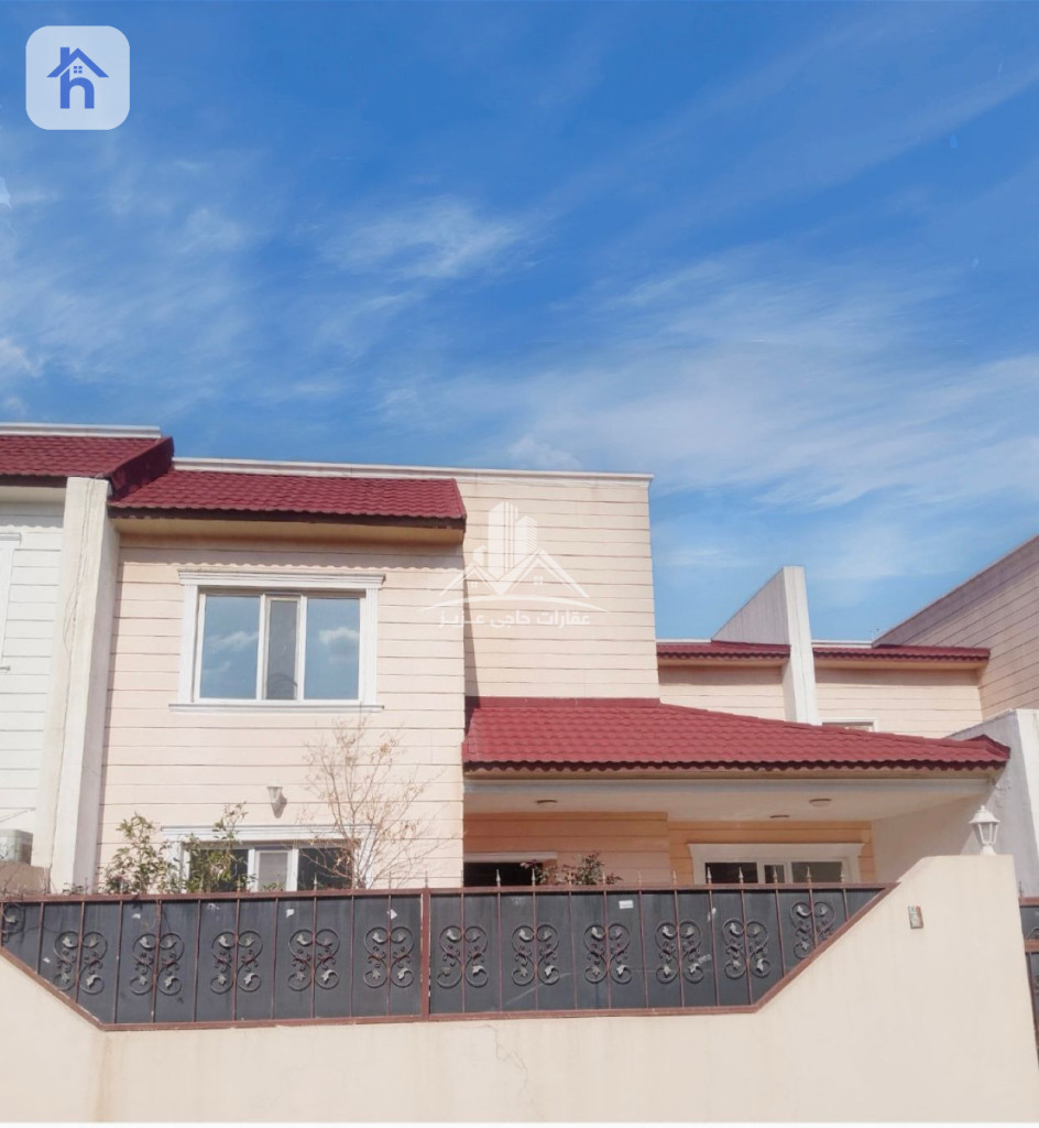 منزل بأربع غرف نوم واسع في القرية الإيطالية2