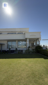 Luxurious House with Multiple Amenities image 4