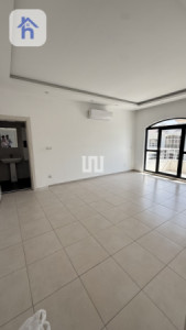 Spacious Villa: 5 Bedrooms image 10