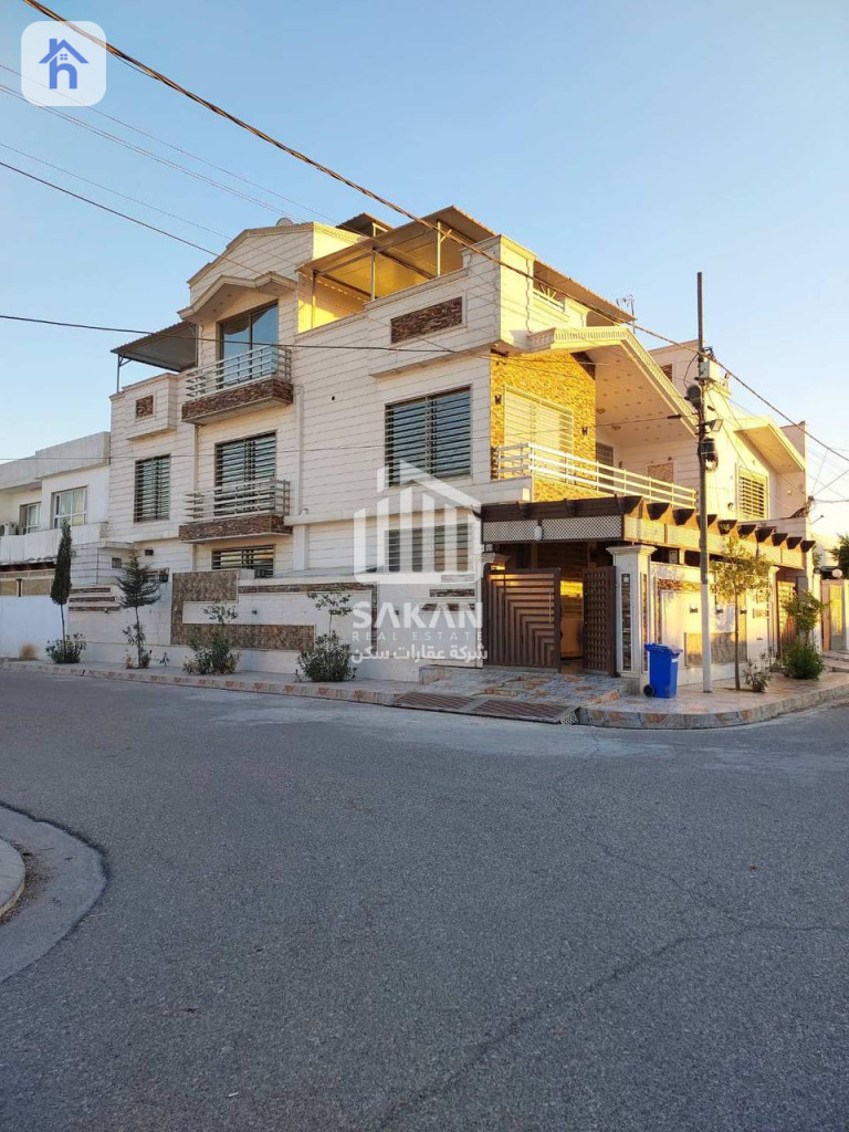 Corner House Opposite Garden