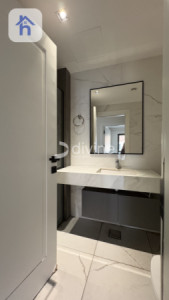 Elegant Apartment in Prime Location image 4