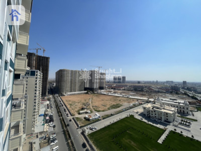 Spacious Apartment with Stunning Views image 9