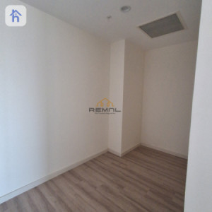 Modern 4 Bedroom Apartment image 5