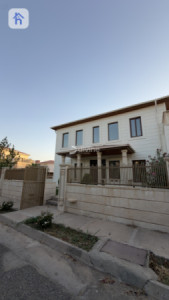 Spacious Family Home in American Village Resim 8