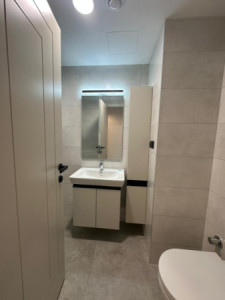 Modern 4-Bedroom Apartment image 15